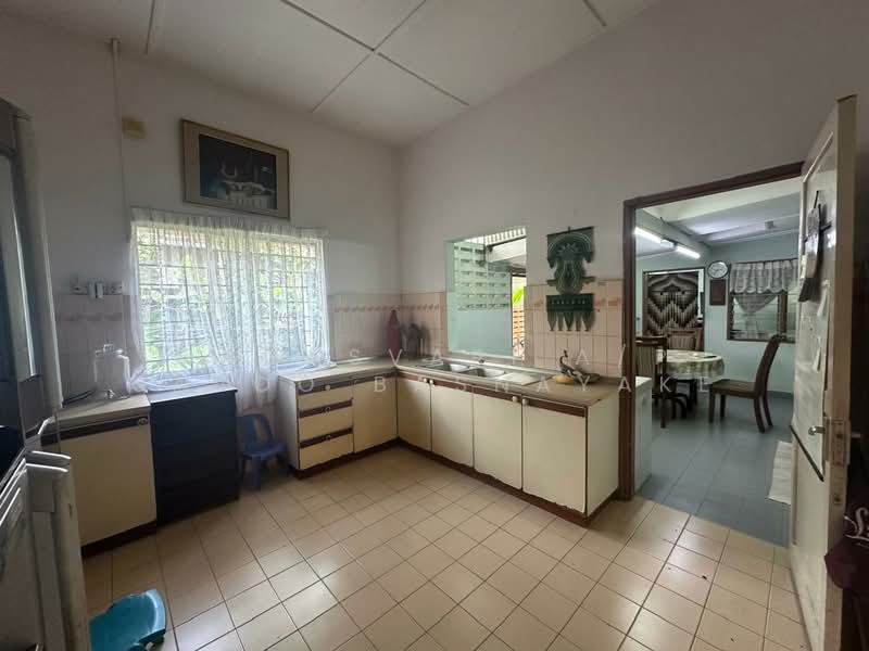 Bungalow for Sale in Petaling Jaya (Selangor) - Magasvari A/P Saboo Basnayake - Kitchen - PropertyGuru.com.my