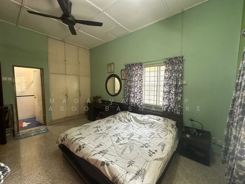 Bungalow for Sale in Petaling Jaya (Selangor) - Magasvari A/P Saboo Basnayake - Bedroom - PropertyGuru.com.my