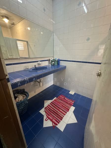 Bungalow for Sale in Petaling Jaya (Selangor) - Magasvari A/P Saboo Basnayake - Bathroom - PropertyGuru.com.my
