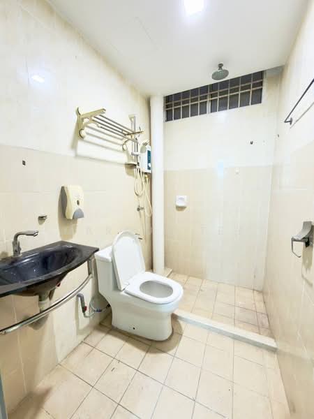 Apartment for Sale at Lake View Suites - Marcus Tey - Bathroom - PropertyGuru.com.my