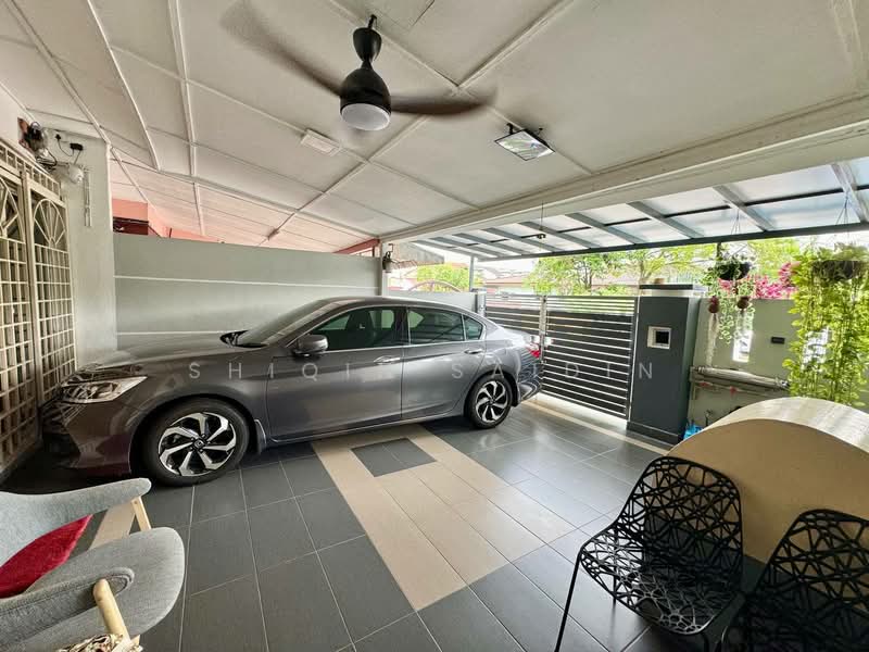 1-storey Terraced House for Sale in Puchong (Selangor) - Shiqin Saidin - Car Park - PropertyGuru.com.my