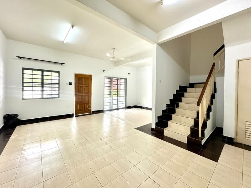Rumah Teres 2 Tingkat untuk Dijual di Kota Puteri (Batu Arang) - Shiqin Saidin - Living Room - PropertyGuru.com.my