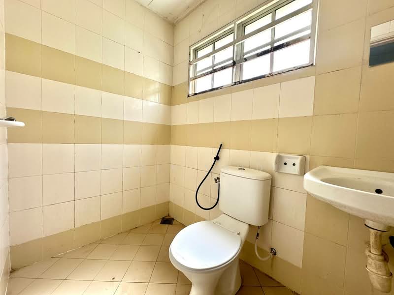 Rumah Teres 2 Tingkat untuk Dijual di Kota Puteri (Batu Arang) - Shiqin Saidin - Bathroom - PropertyGuru.com.my