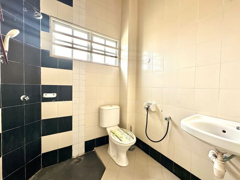 Rumah Teres 2 Tingkat untuk Dijual di Kota Puteri (Batu Arang) - Shiqin Saidin - Bathroom - PropertyGuru.com.my
