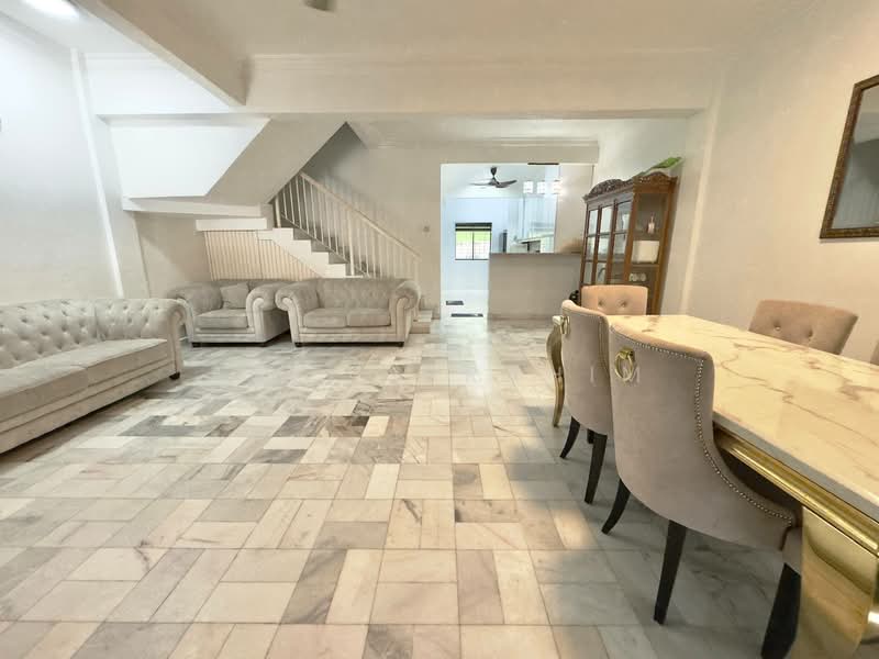 Rumah Teres 2 Tingkat untuk Dijual di Taman Kajang Perdana (Kajang) - Azli Ibrahim - Living Room - PropertyGuru.com.my