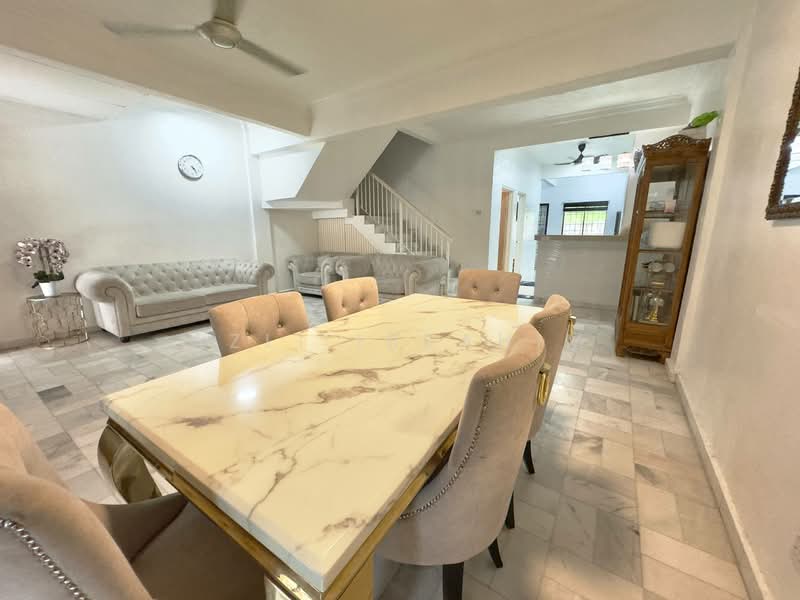 Rumah Teres 2 Tingkat untuk Dijual di Taman Kajang Perdana (Kajang) - Azli Ibrahim - Living Room - PropertyGuru.com.my