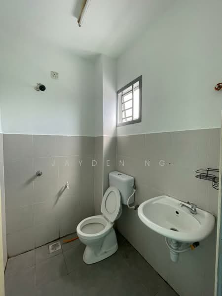 Rumah Teres 2 Tingkat untuk Dijual di Bandar Layangkasa (Pasir Gudang) - Jayden Ng - Bathroom - PropertyGuru.com.my