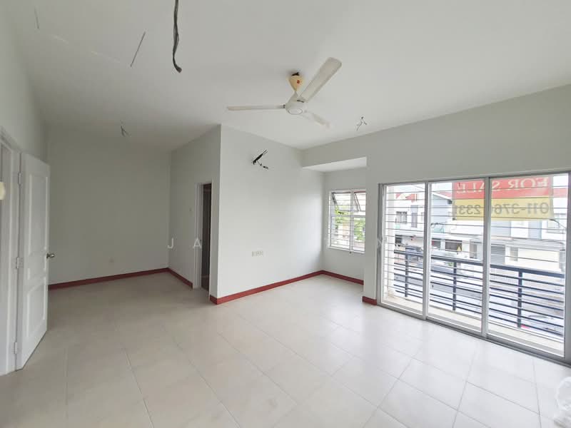 2-storey Terraced House for Sale in D'alpinia (Puchong) - Jason Tan - Living Room - PropertyGuru.com.my