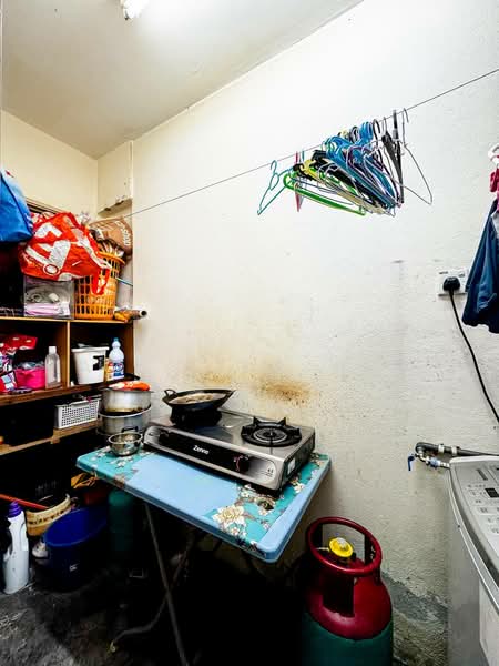 Pangsapuri untuk Dijual di Pangsapuri Adelia - Azli Ibrahim - Kitchen - PropertyGuru.com.my