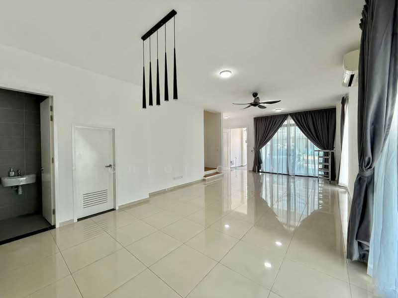 2-storey Terraced House for Rent in Bandar Seri Alam (Masai) - Chloe Chin - Living Room - PropertyGuru.com.my