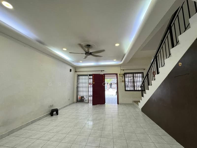 Rumah Teres 2 Tingkat untuk Dijual di Taman Setia Indah (Tebrau) - Grace Chiew - Living Room - PropertyGuru.com.my