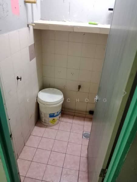 Flat for Sale at Bandar Bukit Tinggi 2 - Kent Chong - Bathroom - PropertyGuru.com.my