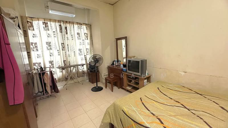 Rumah Teres 2 Tingkat untuk Dijual di Taman Puncak Jalil (Seri Kembangan) - Azli Ibrahim - Bedroom - PropertyGuru.com.my