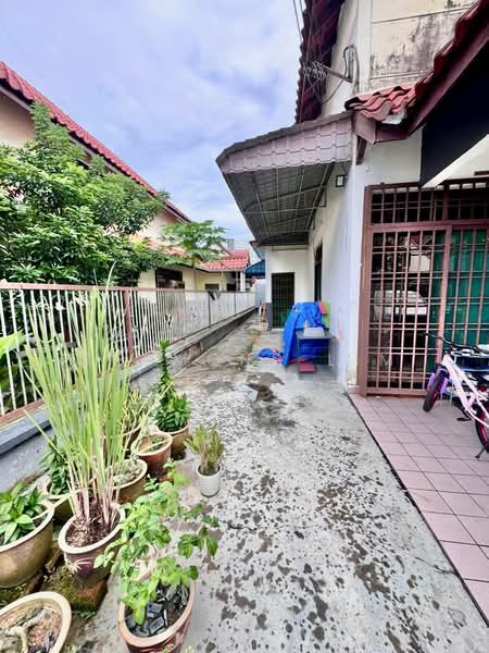 Rumah Teres 1.5 Tingkat untuk Dijual di Ulu Tiram (Johor) - Desmond Lim - Exterior - PropertyGuru.com.my