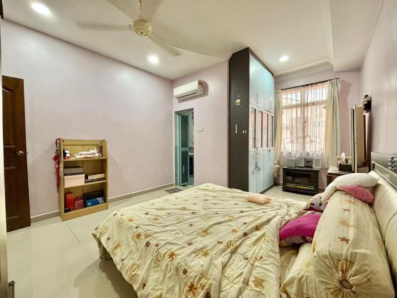 Rumah Teres 2 Tingkat untuk Dijual di Taman Desa Tebrau (Tebrau) - Pauline Ng - Bedroom - PropertyGuru.com.my