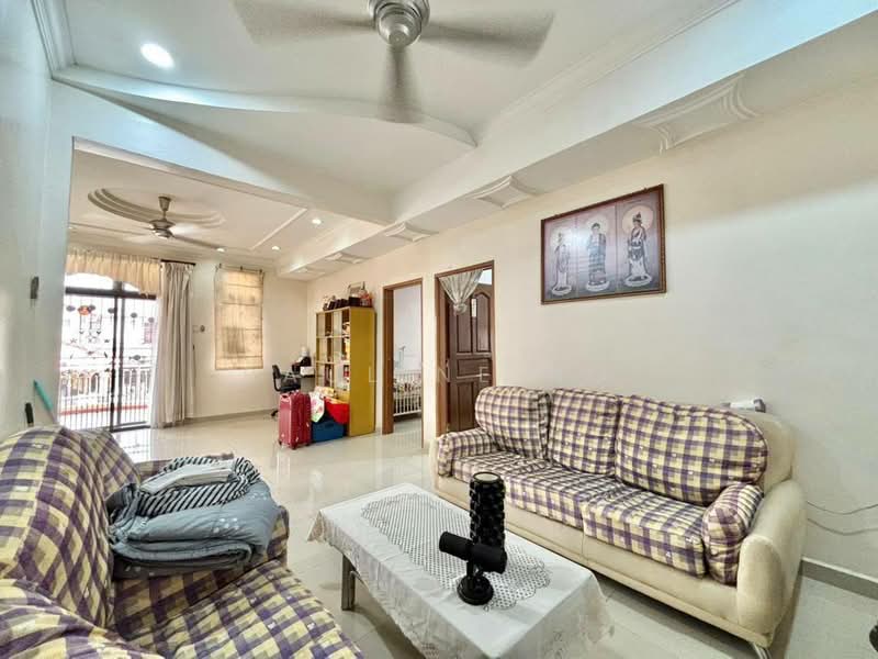 Rumah Teres 2 Tingkat untuk Dijual di Taman Desa Tebrau (Tebrau) - Pauline Ng - Living Room - PropertyGuru.com.my