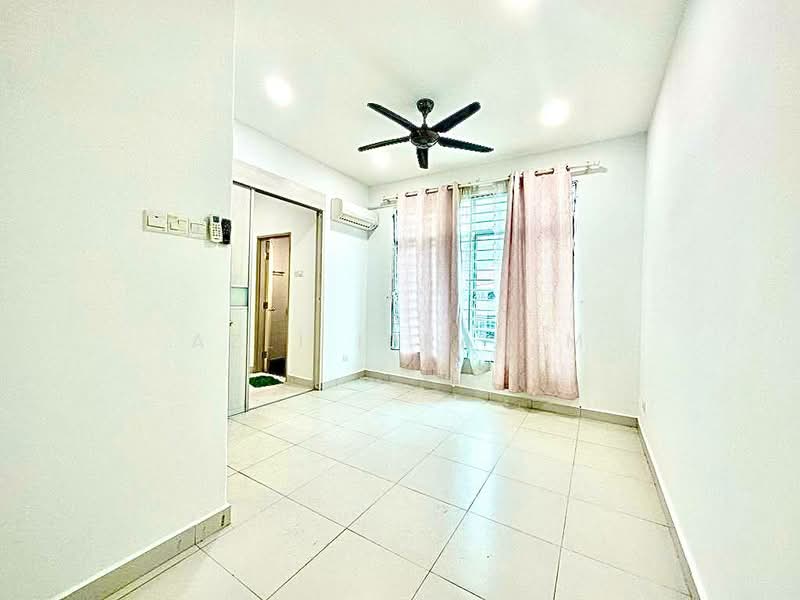 Rumah Teres 2 Tingkat untuk Dijual di Taman Pelangi Semenyih 2 (Semenyih) - Azli Ibrahim - Living Room - PropertyGuru.com.my
