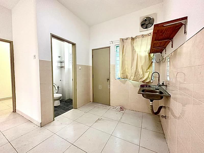 Rumah Teres 2 Tingkat untuk Dijual di Taman Pelangi Semenyih 2 (Semenyih) - Azli Ibrahim - Bathroom - PropertyGuru.com.my