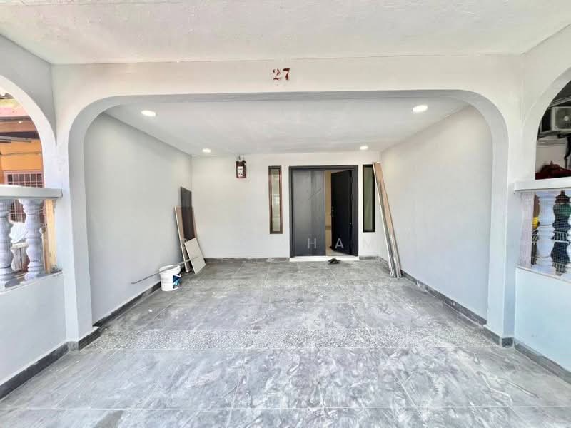 Rumah Teres 2 Tingkat untuk Dijual di Taman Desa Cemerlang (Ulu Tiram) - Bro Sham - PropertyGuru.com.my