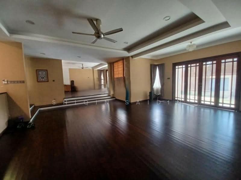 Rumah Banglo untuk Dijual di Seksyen 11 (Shah Alam) - Shiqin Saidin - Living Room - PropertyGuru.com.my