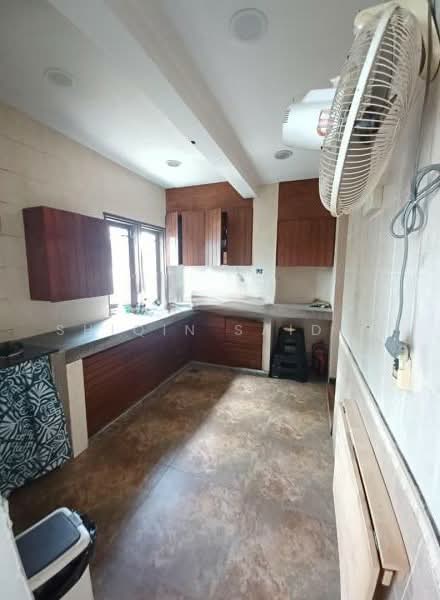 Rumah Banglo untuk Dijual di Seksyen 11 (Shah Alam) - Shiqin Saidin - Kitchen - PropertyGuru.com.my