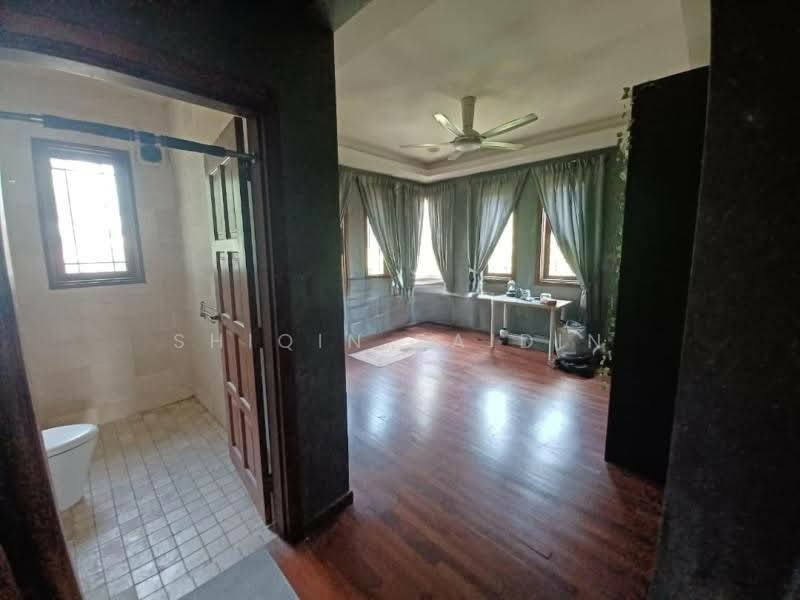 Rumah Banglo untuk Dijual di Seksyen 11 (Shah Alam) - Shiqin Saidin - Bathroom - PropertyGuru.com.my