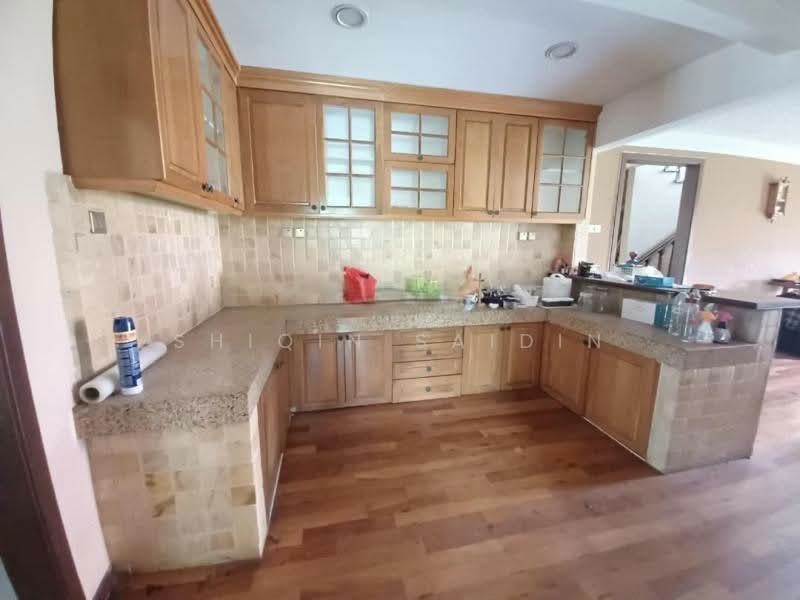 Rumah Banglo untuk Dijual di Seksyen 11 (Shah Alam) - Shiqin Saidin - Kitchen - PropertyGuru.com.my