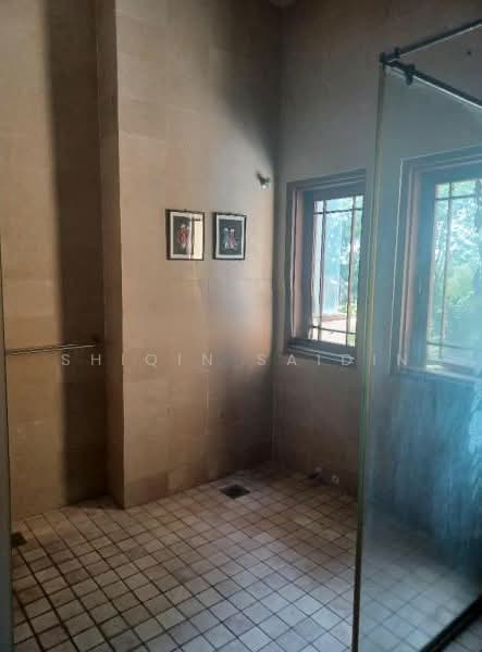 Rumah Banglo untuk Dijual di Seksyen 11 (Shah Alam) - Shiqin Saidin - Bathroom - PropertyGuru.com.my