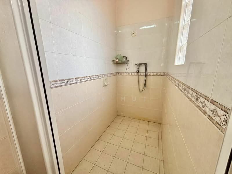 Rumah Teres 2 Tingkat untuk Dijual di Taman Desa Tebrau (Tebrau) - Kok Hui - Bathroom - PropertyGuru.com.my