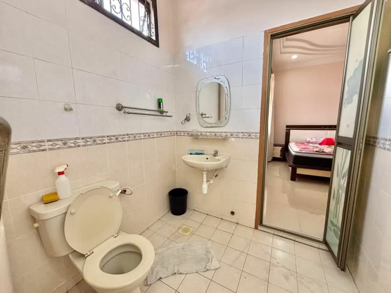 Rumah Teres 2 Tingkat untuk Dijual di Taman Desa Tebrau (Tebrau) - Kok Hui - Bathroom - PropertyGuru.com.my