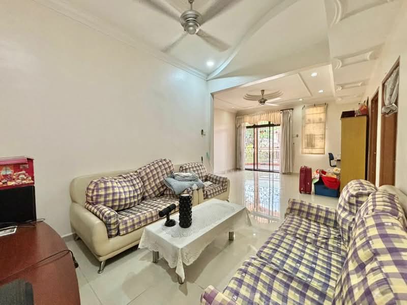 Rumah Teres 2 Tingkat untuk Dijual di Taman Desa Tebrau (Tebrau) - Kok Hui - Living Room - PropertyGuru.com.my