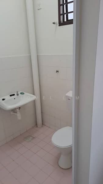 Rumah Teres 2 Tingkat untuk Dijual di Taman Megah Ria (Masai) - Jovel Lim - Bathroom - PropertyGuru.com.my