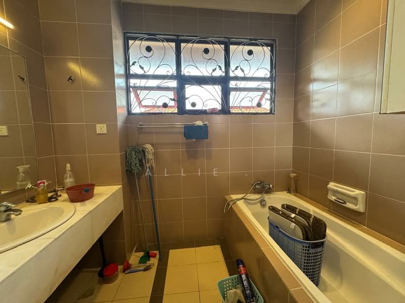 Bungalow for Sale in Ara Damansara (Selangor) - Allie . - Bathroom - PropertyGuru.com.my