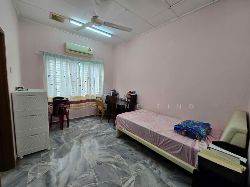 Rumah Teres 2 Tingkat untuk Dijual di Taman Desa Mewah (Semenyih) - Celestine Ting - Bedroom - PropertyGuru.com.my