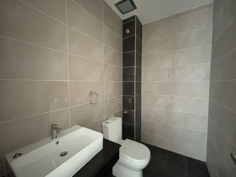 Semi-Detached House for Sale in Taman Sutera Utama (Skudai) - Beatrice Lam - Bathroom - PropertyGuru.com.my