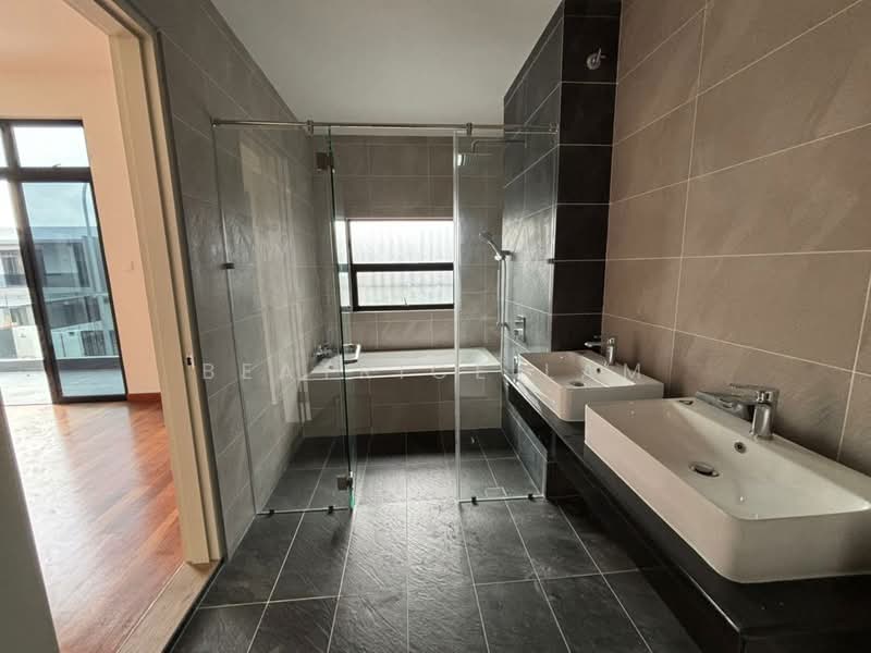 Semi-Detached House for Sale in Taman Sutera Utama (Skudai) - Beatrice Lam - Bathroom - PropertyGuru.com.my