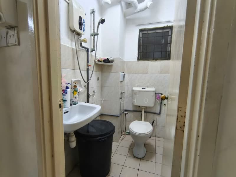 Apartment for Rent at Flora Damansara Apartment - Kenny Chong - Bathroom - PropertyGuru.com.my