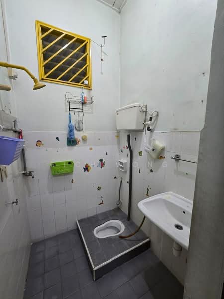 Rumah Teres 1 Tingkat untuk Dijual di Taman Megah Ria (Masai) - Rich Wong - Bathroom - PropertyGuru.com.my