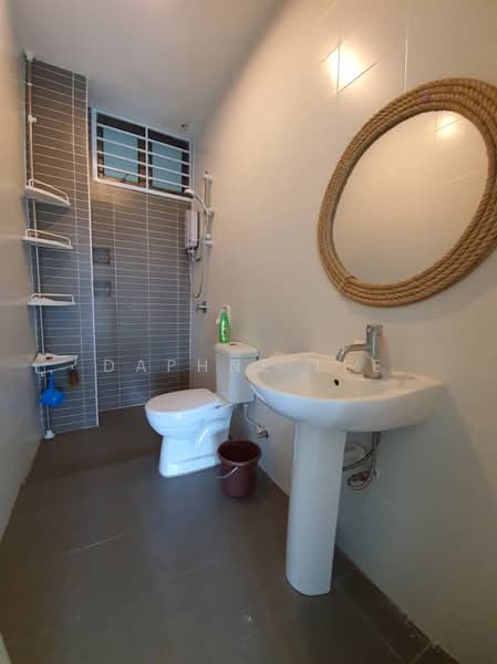 Servis Apartment untuk Disewa di Palazio - Daphne Lee - Bathroom - PropertyGuru.com.my