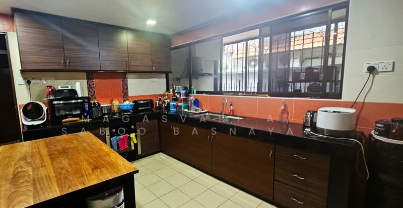 Bungalow for Sale in Kelana Jaya (Petaling Jaya) - Magasvari A/P Saboo Basnayake - Kitchen - PropertyGuru.com.my