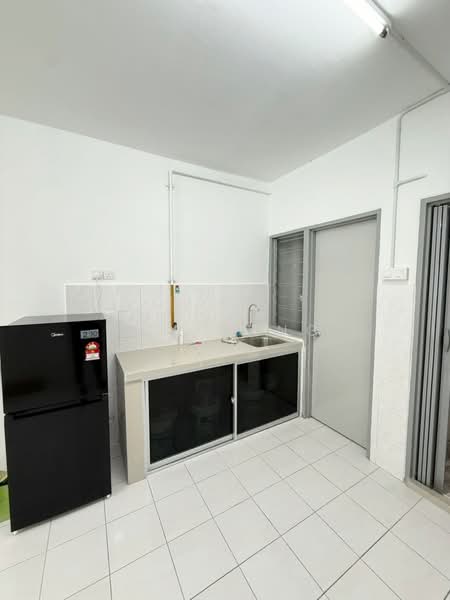 Apartment for Rent at Pangsapuri Cemara - Yee Fang - Kitchen - PropertyGuru.com.my