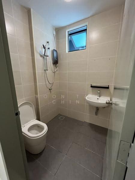 Kediaman Servis untuk Disewa di B11 Parkland Residence - Nick Chin - Bathroom - PropertyGuru.com.my