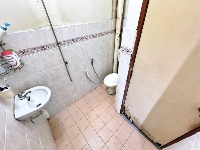 2-storey Terraced House for Sale in Taman Seri Sementa (Kapar) - Herman Sazwan Nor Rahim - Bathroom - PropertyGuru.com.my