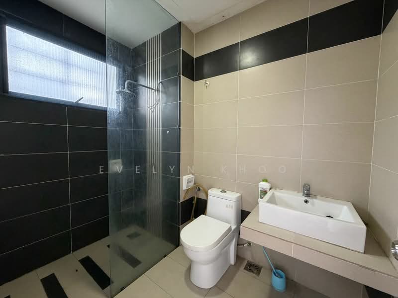 2.5-storey Terraced House for Sale in Rawang (Selangor) - Evelyn Khoo - Bathroom - PropertyGuru.com.my