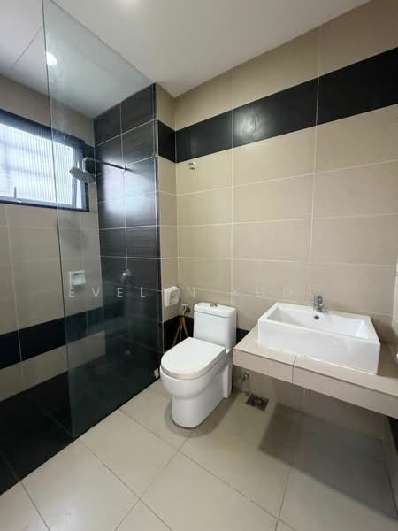 2.5-storey Terraced House for Sale in Rawang (Selangor) - Evelyn Khoo - Bathroom - PropertyGuru.com.my