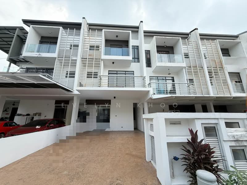 2.5-storey Terraced House for Sale in Rawang (Selangor) - Evelyn Khoo - Car Porch - PropertyGuru.com.my