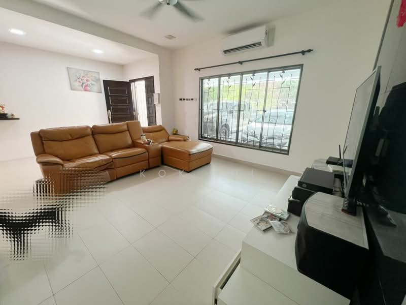 Cluster House for Sale in Taman Adda Heights (Tebrau) - Kok Hui - Living Room - PropertyGuru.com.my