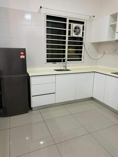 Servis Apartment untuk Dijual di Hedgeford 10 Residences - Diyana . - Kitchen - PropertyGuru.com.my