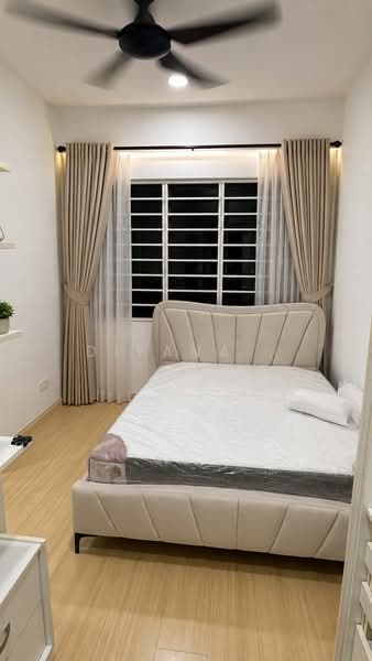 Servis Apartment untuk Dijual di Hedgeford 10 Residences - Diyana . - Bedroom - PropertyGuru.com.my