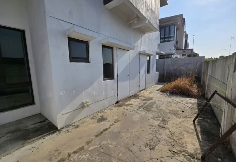 Semi-Detached House for Sale in Senai (Johor) - Weinie Chon - PropertyGuru.com.my